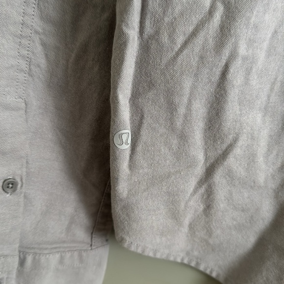 Lululemon men’s button down dress shirt, size large - Picture 3 of 3